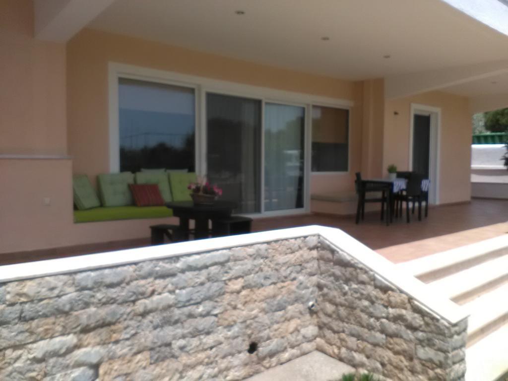 Marathon Beachside Villa 100M From The Beach Schinias Exterior photo