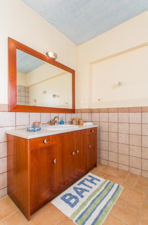 Marathon Beachside Villa 100M From The Beach Schinias Exterior photo
